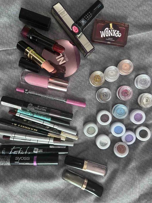 лотове от качествена козметика на символични цени