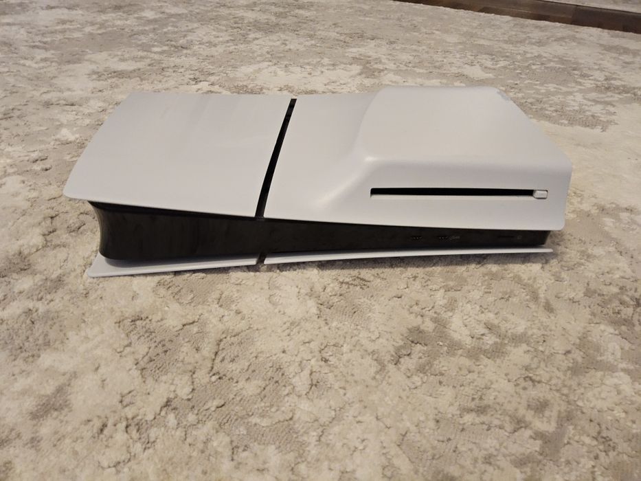 (OFERTA) Consola PlayStation 5 (PS5) Slim 1TB, cu Disc - Impecabila / 1 sau 2 Manete