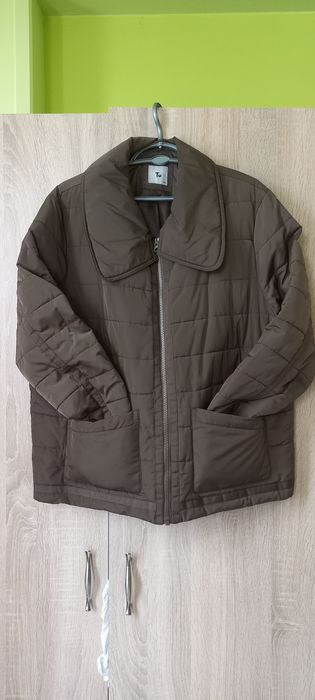 Две дамски палта и едно яке