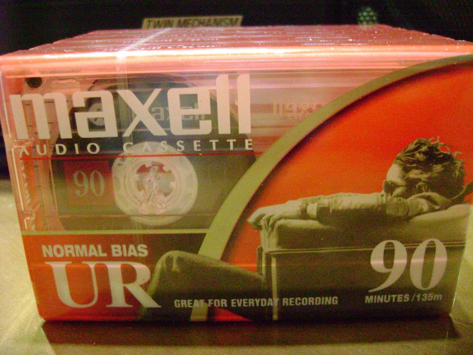 Касетофон Шарп WQ238 BH/BK/ двукасетъчен и нови касети Maxell 90 мин.