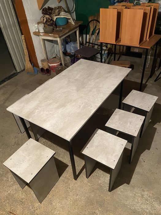 Продам кухонные столы