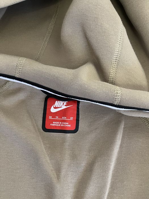 Бежов суичър на Nike