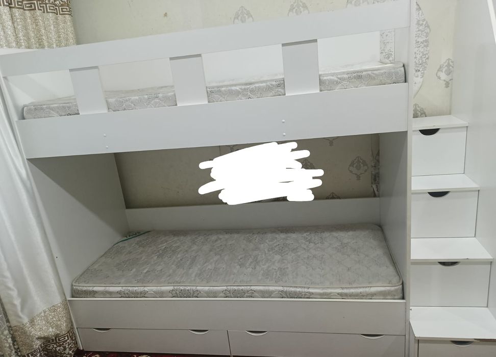 Продам двухъярусную кровать.