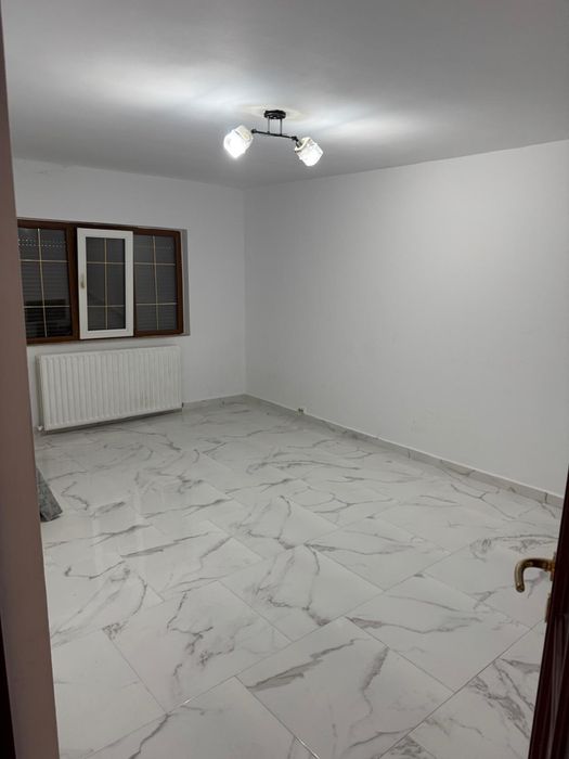 Vand apartament 3 camere parter