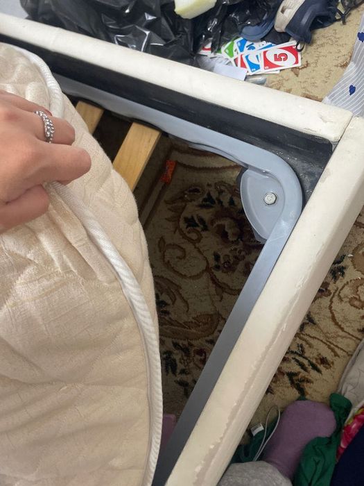 Кровать для спальни