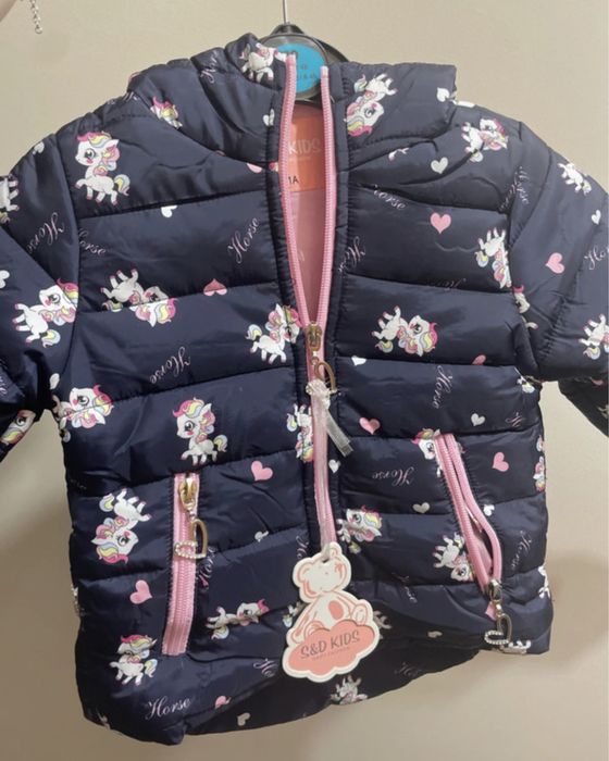 Geaca nouă fetiță