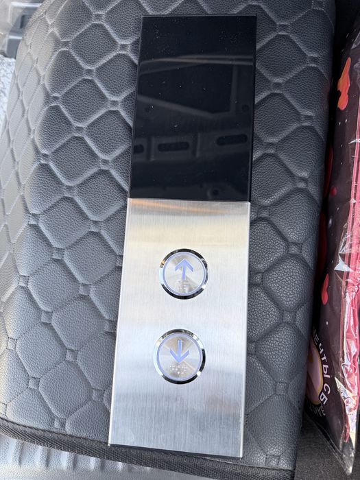 Кнопка вызова лифта