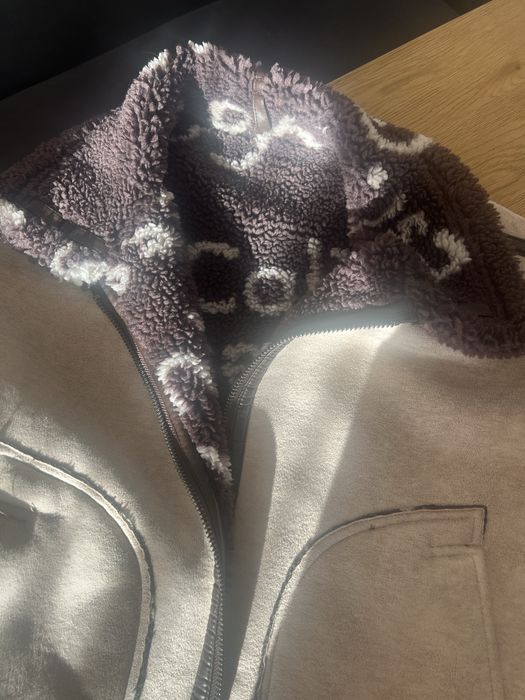 Двулицево яке Guess