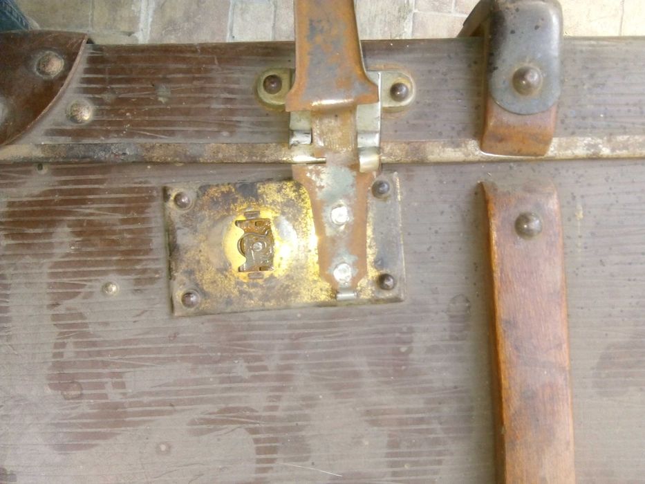 Продавам стар голям куфар ретро 190 лв