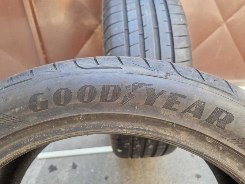 2 Goodyear R19 235/45
летни гуми
DOT2721
