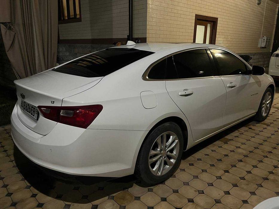 Продаю Малибу белого цвета