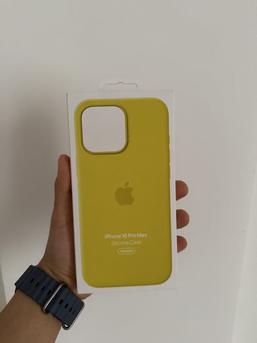 Оригинальный чехол на iPhone 16 Pro Max