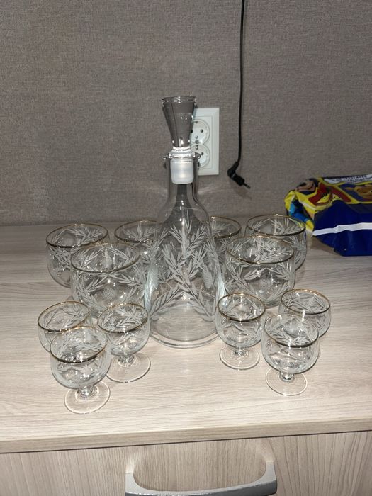 Графин с фужерами