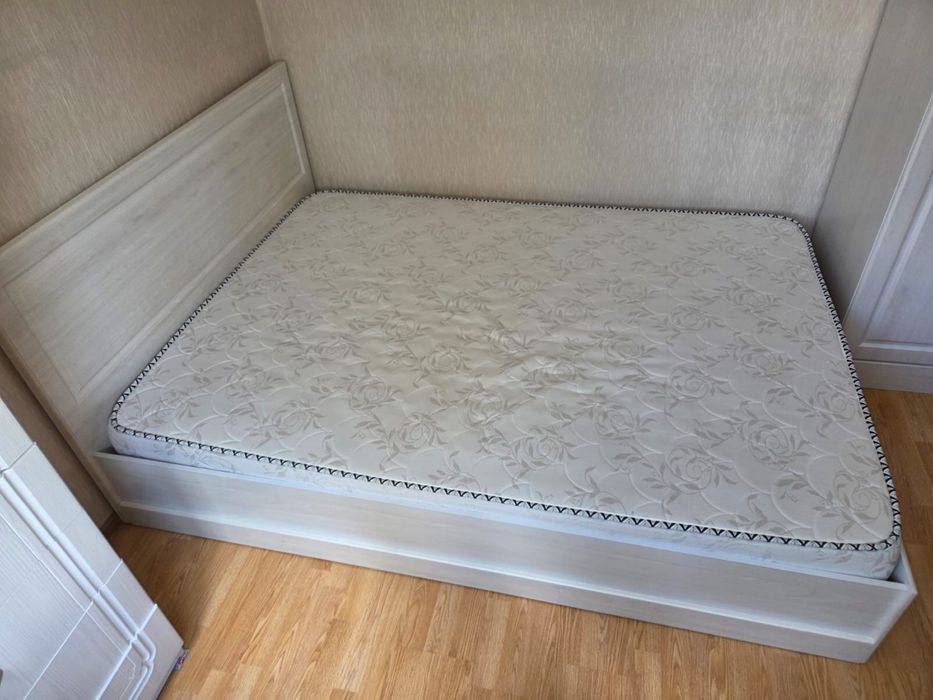 Кровать двуспальная