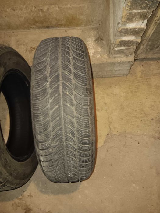 Продавам 2 бр. зимни гуми Debica 195/65/15