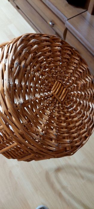 Корзину продам плетёную.