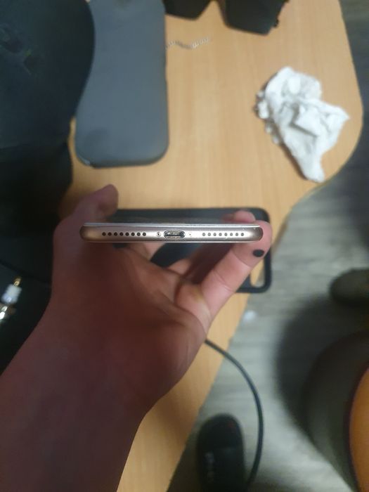 Vând iphone 8 plus