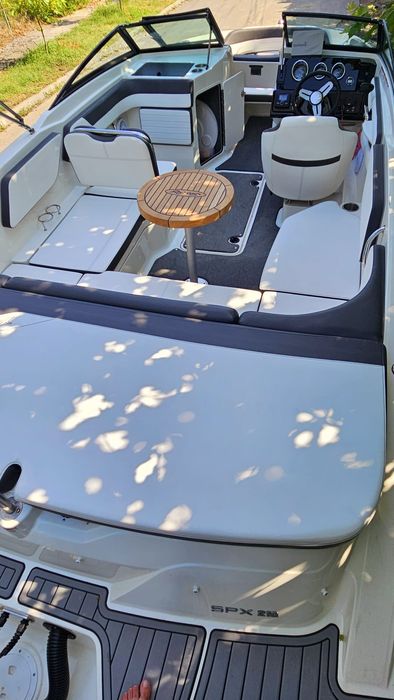 Sea Ray 210 SPX motor out bord  Mercury 150 -locuri 10 persoane