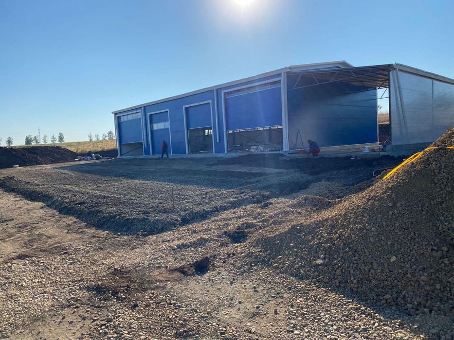 Vand hala metalica 12X35 metri cu panouri sandwichi