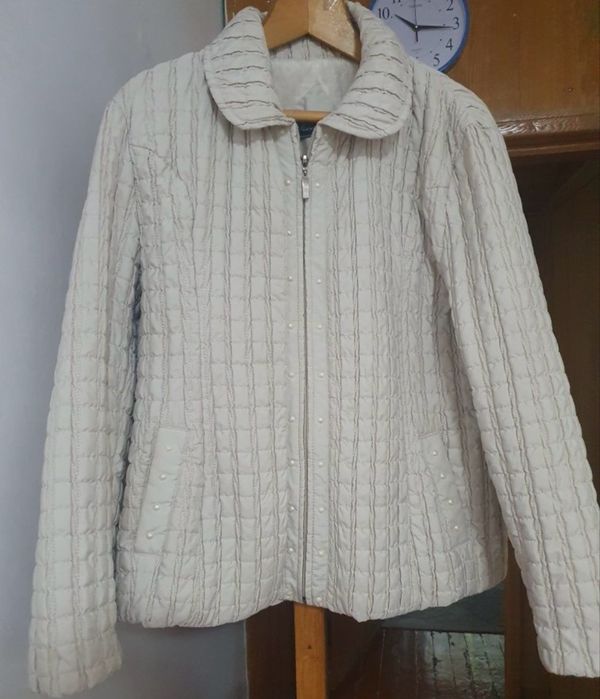 Продам женскую куртку на осень и весну