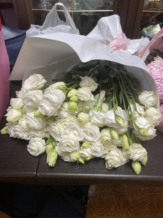 Продам белые розы свежие бу