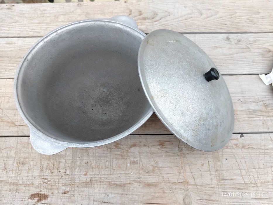 Казан чугунный.Средний размер