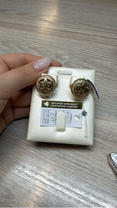 Продам золотые серьги