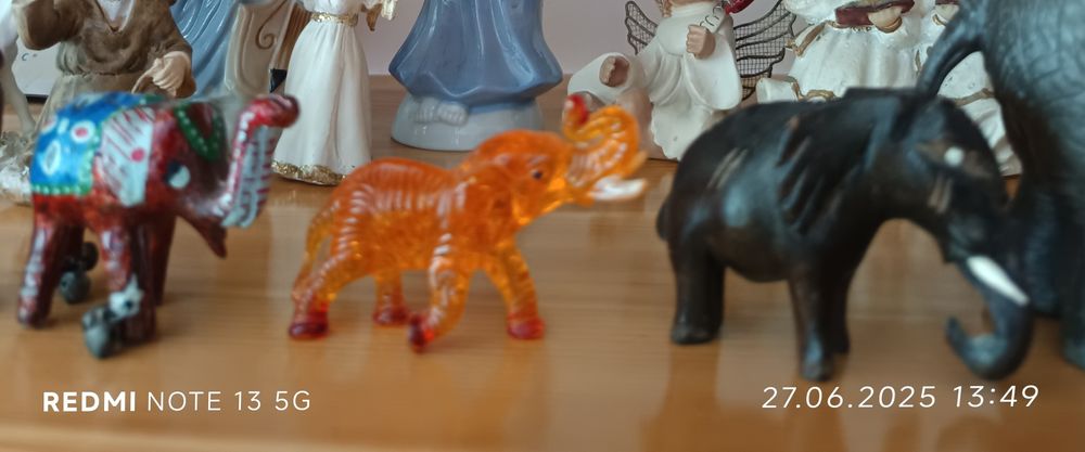 Останали последни бройки от колекцията на слончета