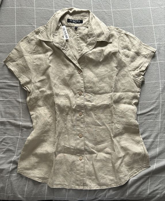 In linea вталена риза с къс ръкав