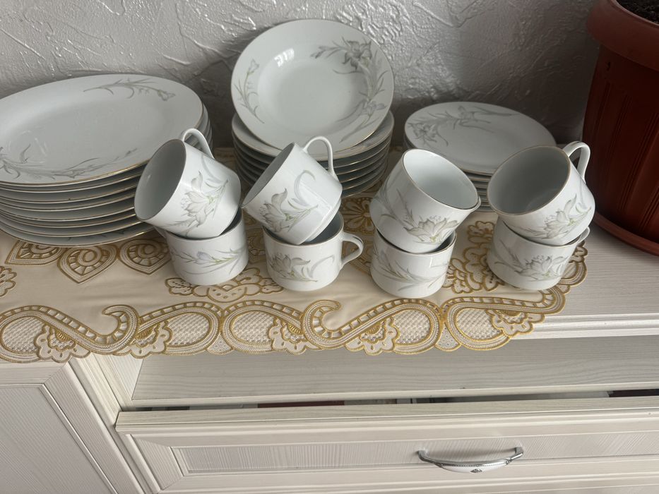 Сервиз   40 предмета  32000 тенге