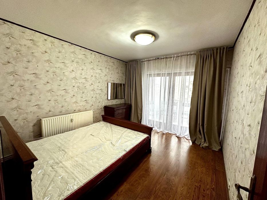 Închiriez apartament 3 camere