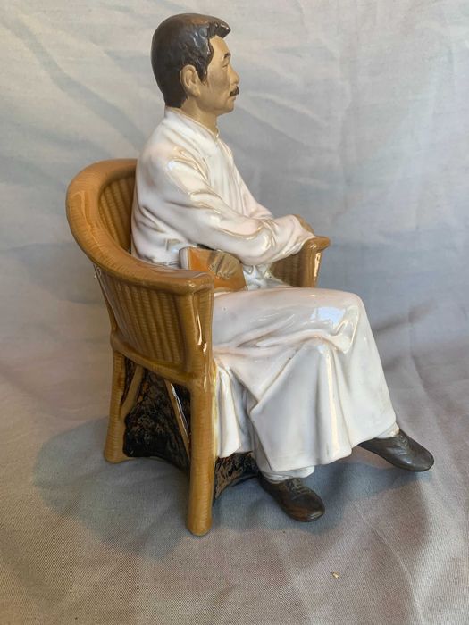 Китайска керамика Лу Сюн писател