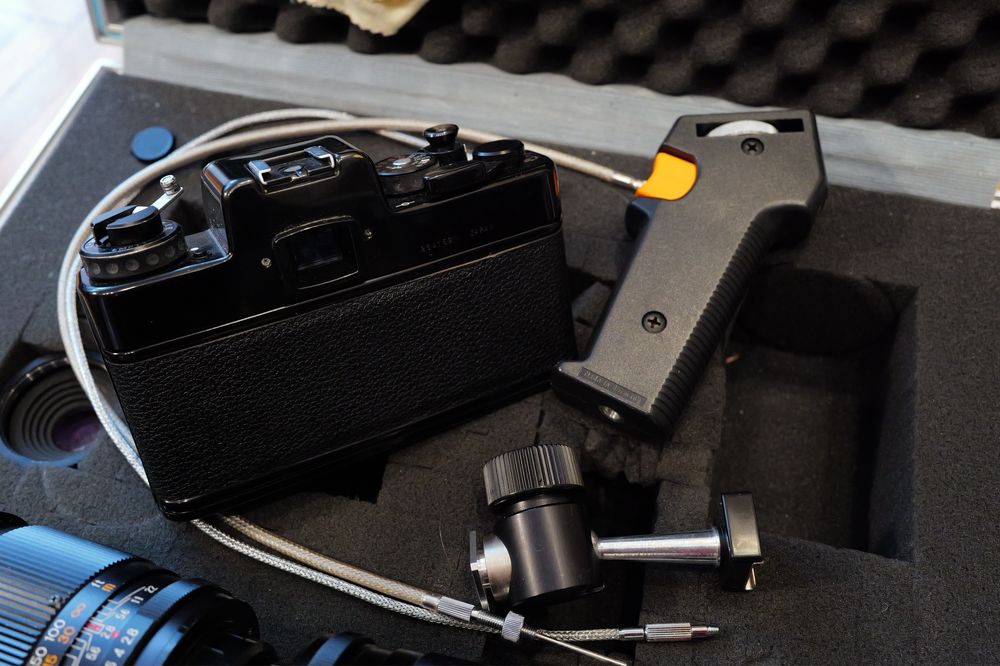 Aparat foto film Revue Flex 3003 cu 3 obiective, 35 50 135mm 1.4 2.8