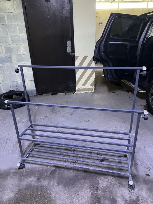 Отличная вешалка вместительная