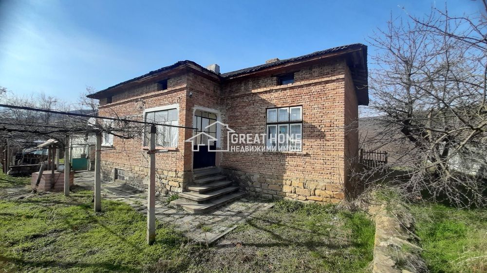 Едноетажна тухлена масивна къща – с. Лиляк !!!