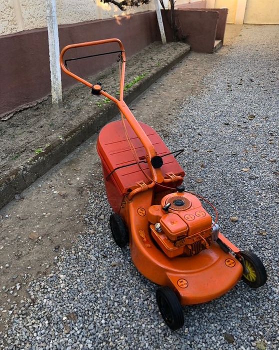 Masina de tuns iarba Briggs Stratton