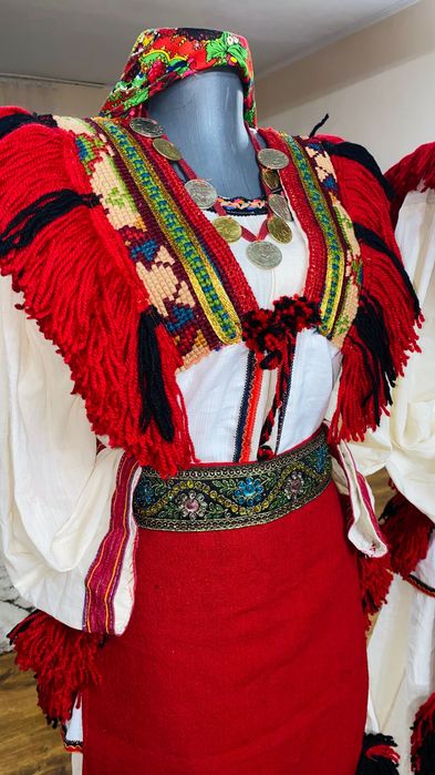 Продовом Пирински носии