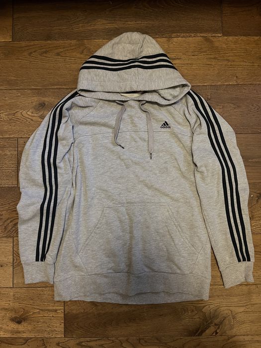 adidas essentials три ленти през качулката