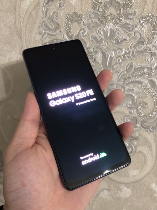 В продаже S20FE.