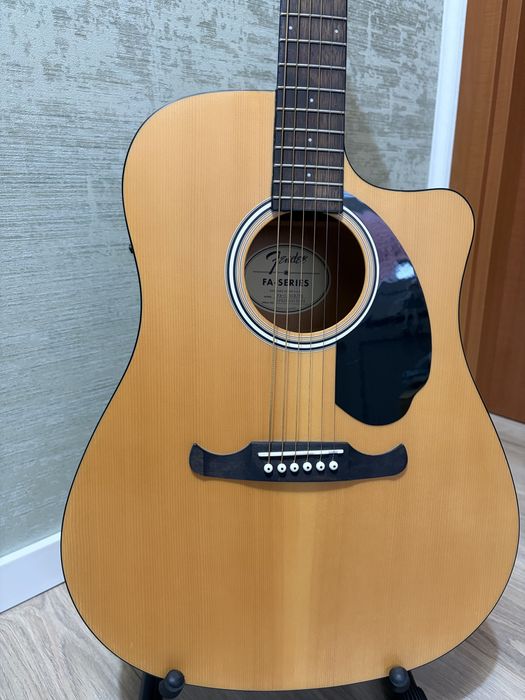 Chitara electro-acustica Fender