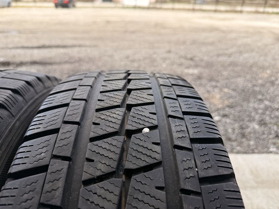 Бусови гуми 215/65/16с FALKEN