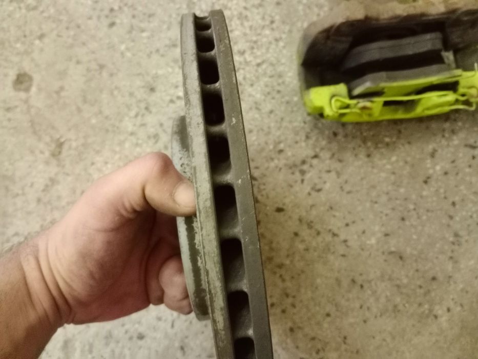 Предни задни супорти с накладките работещи 2 предни Диска АТЕ