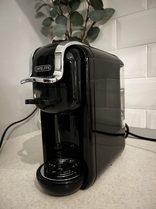 Espressor cu capsule CAFELFFE 4 în 1 – NEGRU