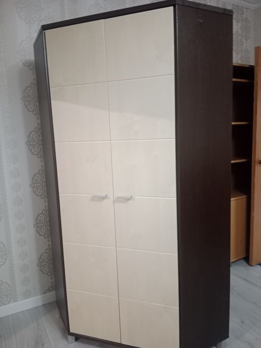 Продам шкаф угловой.