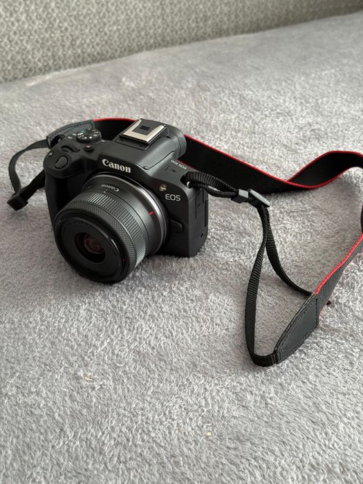 Aparat foto CANON EOS R50 Mirrorless, 24.2 MP, 4K, WI-FI, ob. 18-45 mm