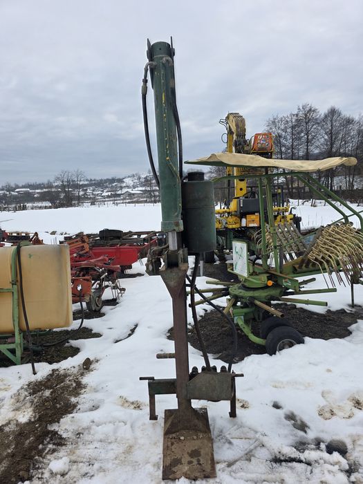 Spargator lemn in tiranti la tractor cu pompa proprie  14 tone