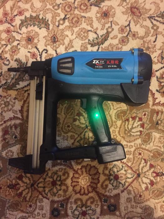 Пневмопистолет, гвоздомет