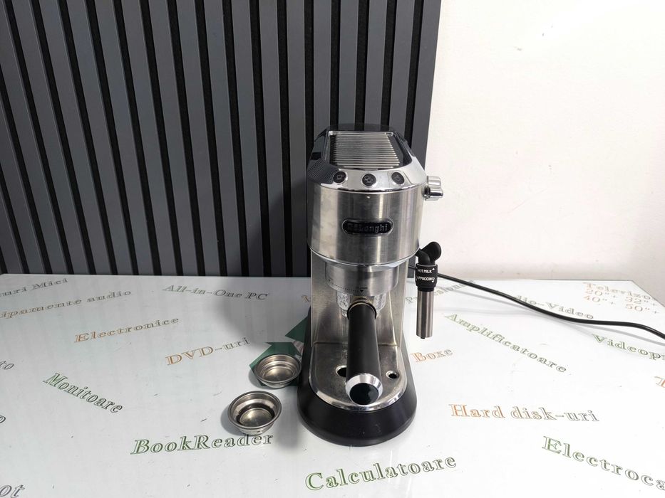 Expresor DeLonghi Dedica EC685.M - 15 bar - 1350W