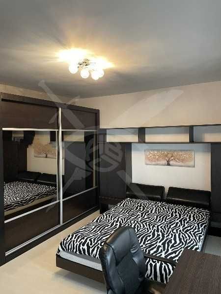 Тристаен - Център