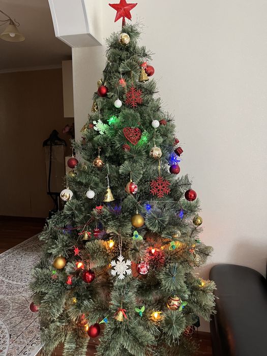 Продам ёлку 2,1 м